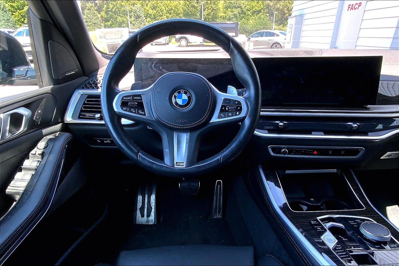 Used 2024 BMW X5 xDrive40i w/ M Sport Package AWD/4WD image 11