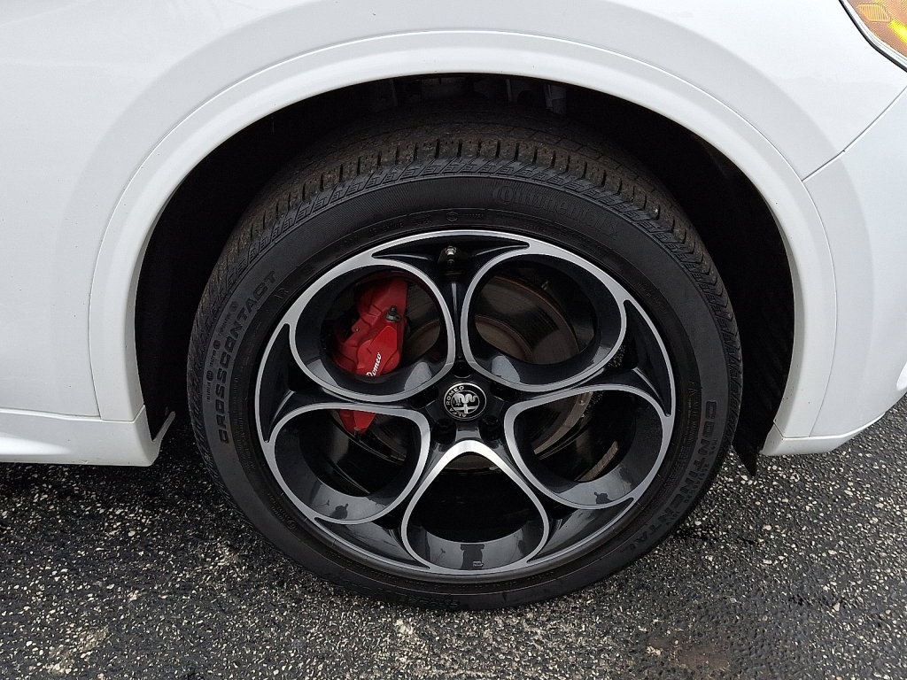 Used 2023 Alfa Romeo Stelvio Veloce image 9