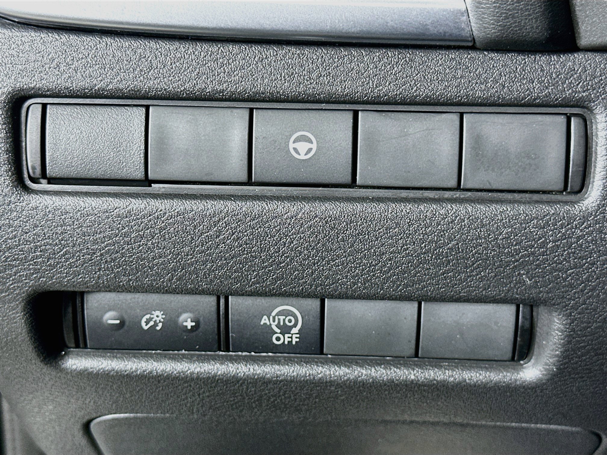 Used 2023 Nissan Rogue SV AWD/4WD image 17