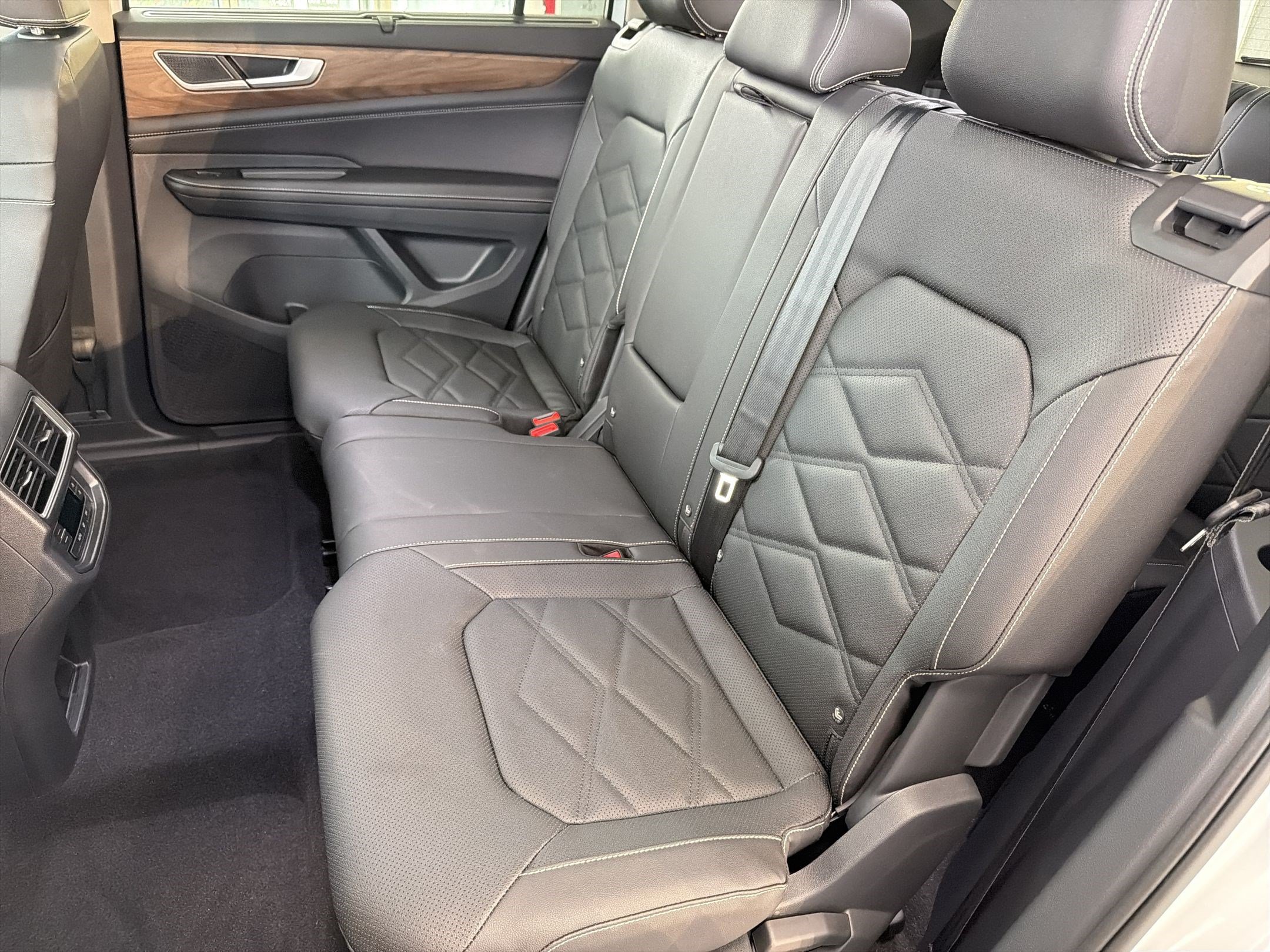 New 2026 Volkswagen Atlas SE FWD image 15