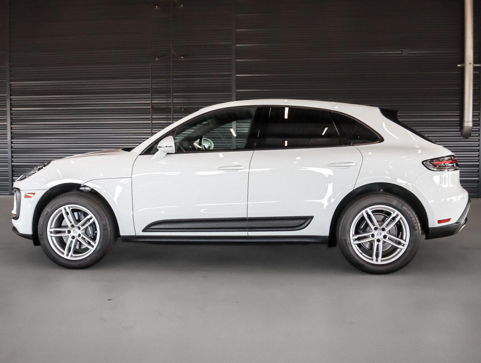 Used 2026 Porsche Macan AWD/4WD image 2