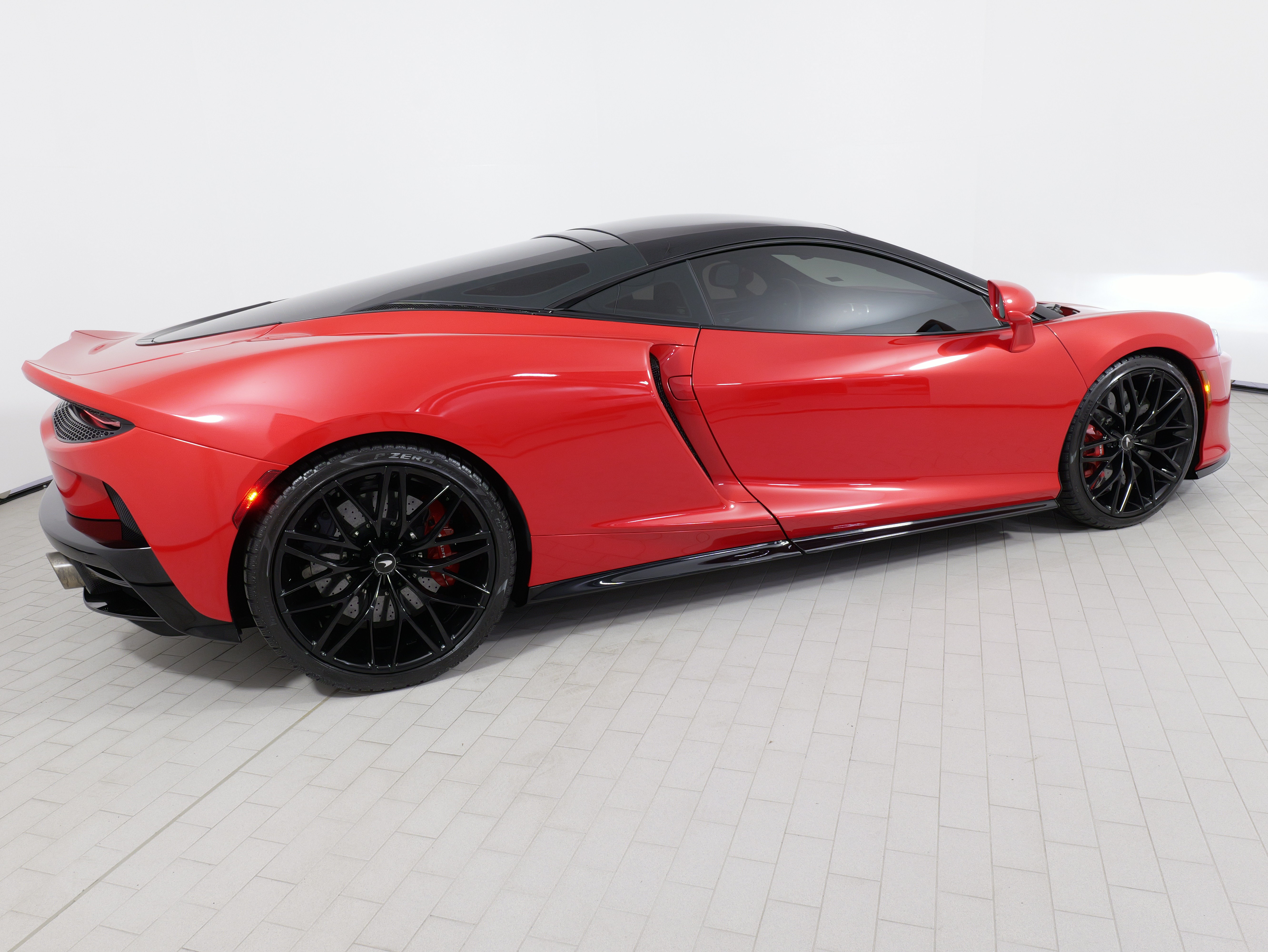 Used 2022 McLaren GT RWD image 11
