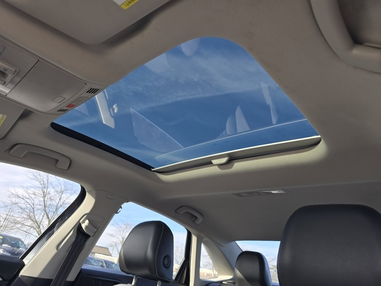 Used 2025 Volkswagen Jetta SE image 3