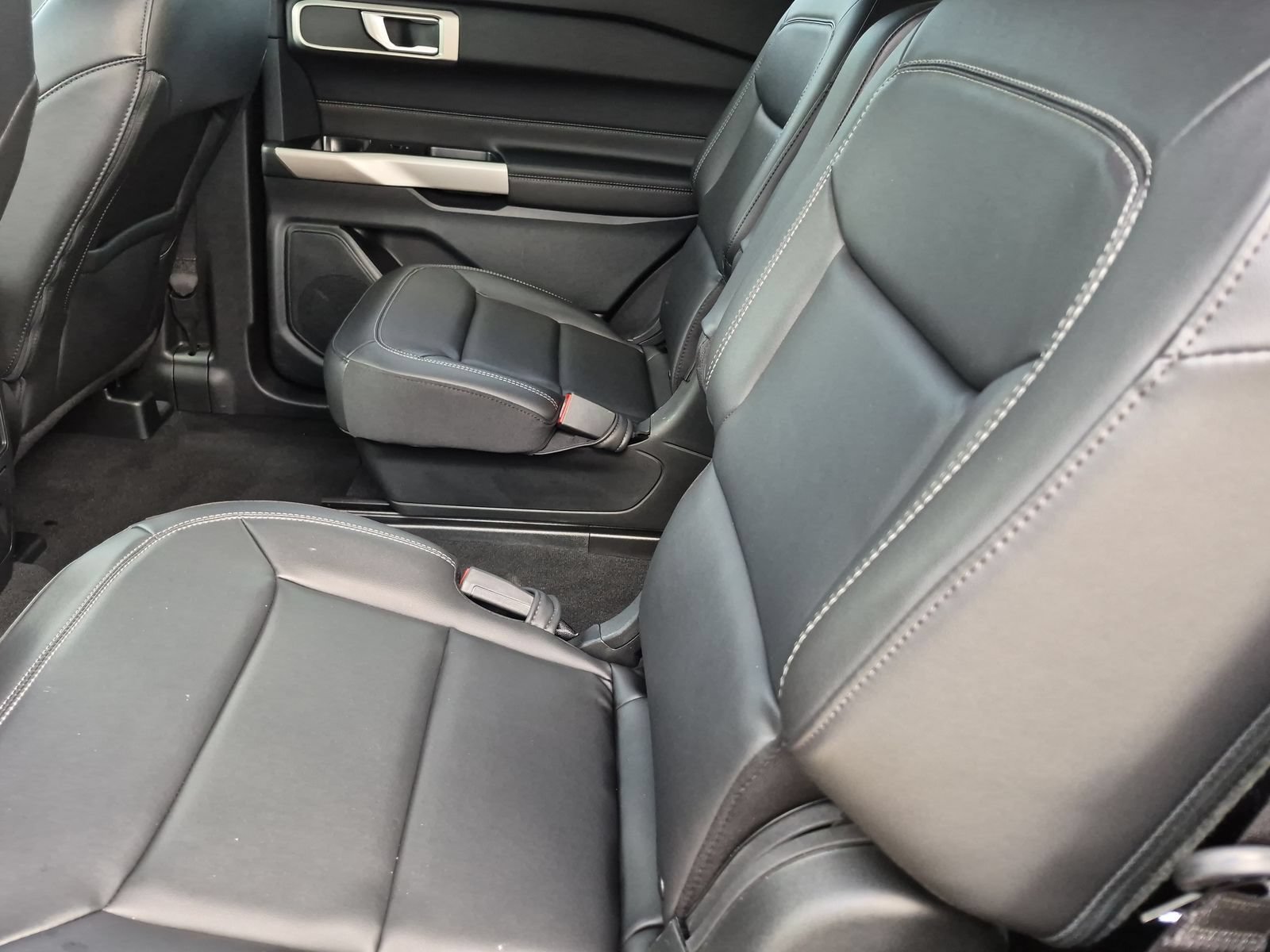 Used 2023 Ford Explorer XLT w/ Equipment Group 202A AWD/4WD image 20