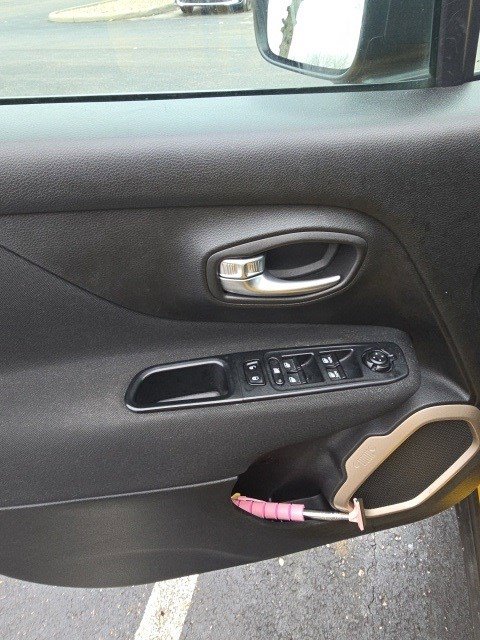 Used 2017 Jeep Renegade Sport w/ Power & Air Group image 12