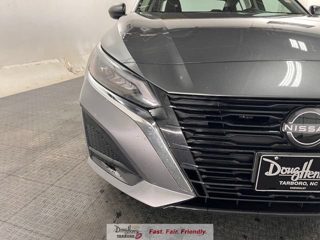 Used 2025 Nissan Altima 2.5 SV FWD image 11