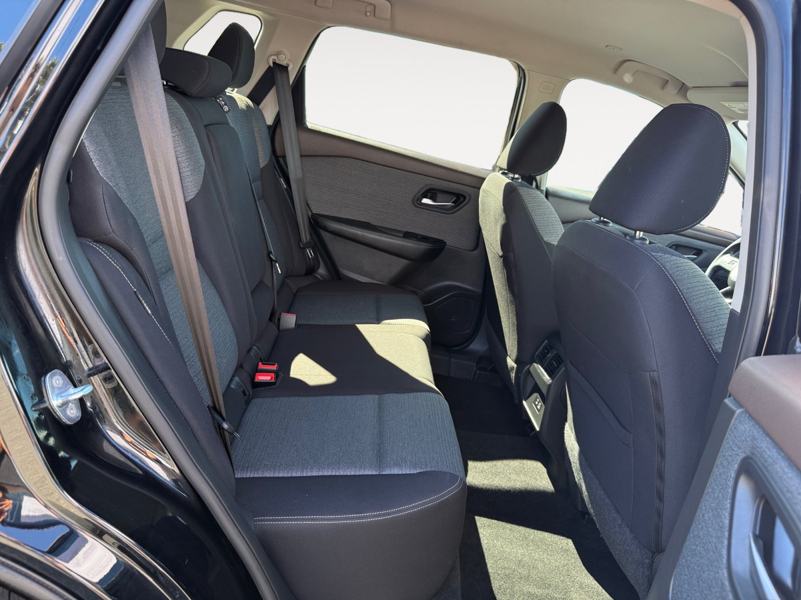 Used 2023 Nissan Rogue SV FWD image 18