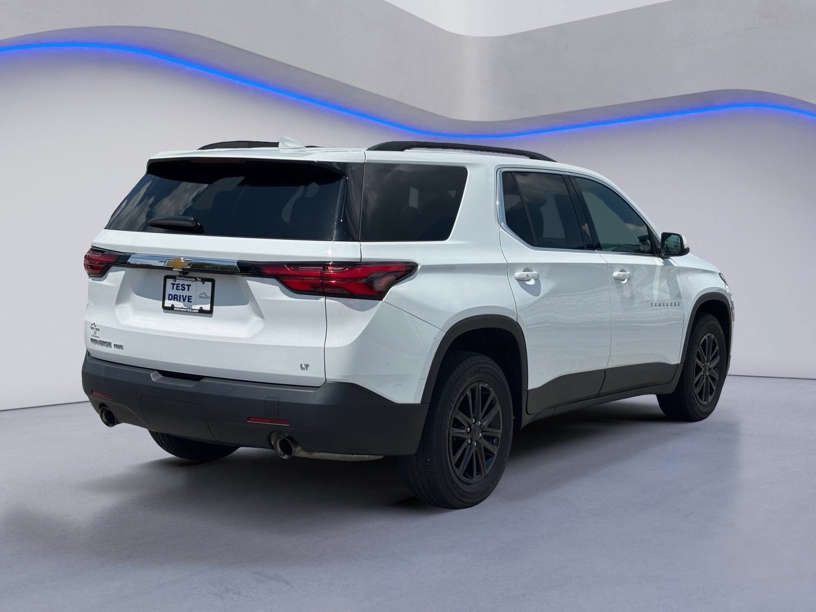 Used 2023 Chevrolet Traverse LT AWD/4WD image 3