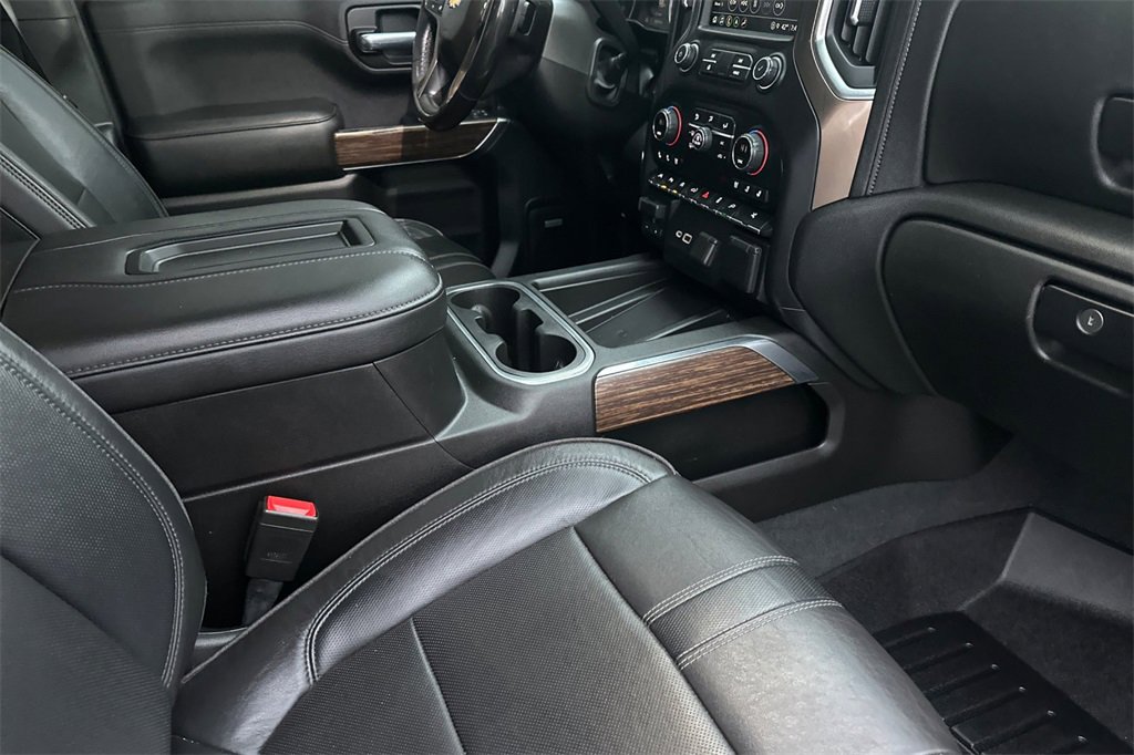 Used 2021 Chevrolet Silverado 1500 High Country w/ Technology Package image 16