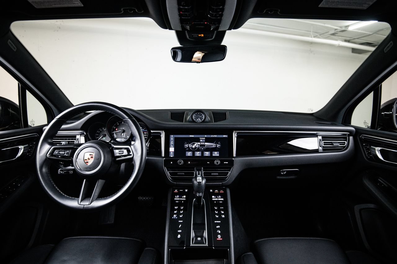 Certified 2024 Porsche Macan AWD/4WD image 25