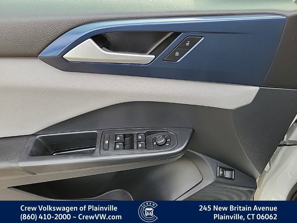 Certified 2022 Volkswagen Taos SE w/ Driver Assistance Package image 41