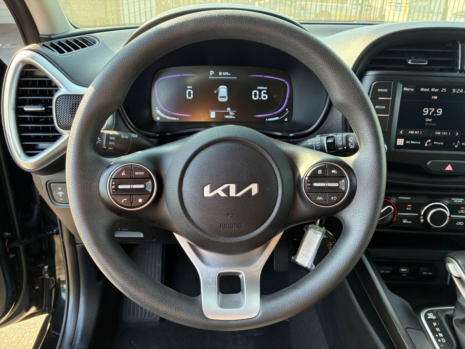 Used 2025 Kia Soul LX w/ LX Technology Package image 25