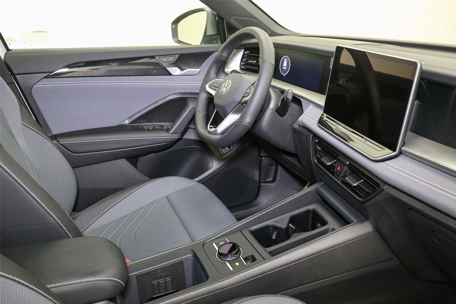 New 2026 Volkswagen Tiguan SE R-Line AWD/4WD image 17