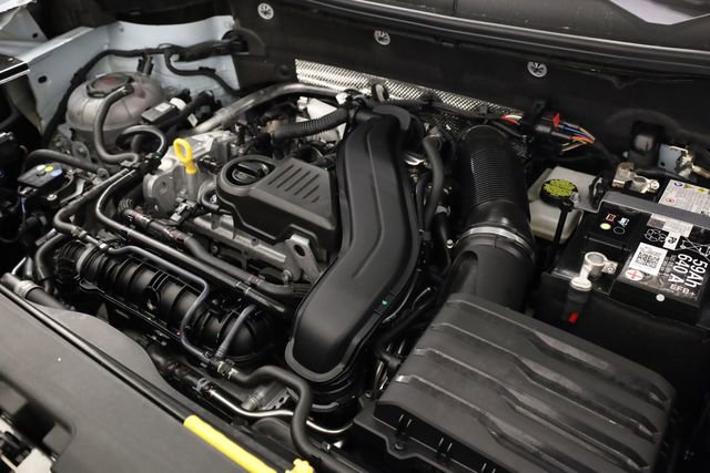 Used 2025 Volkswagen Taos SE image 11