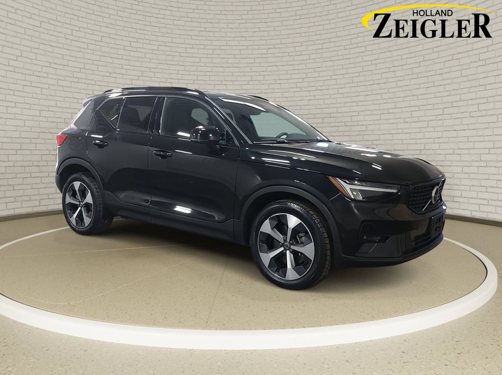 Used 2024 Volvo XC40 B5 Plus w/ Climate Package AWD/4WD video 3