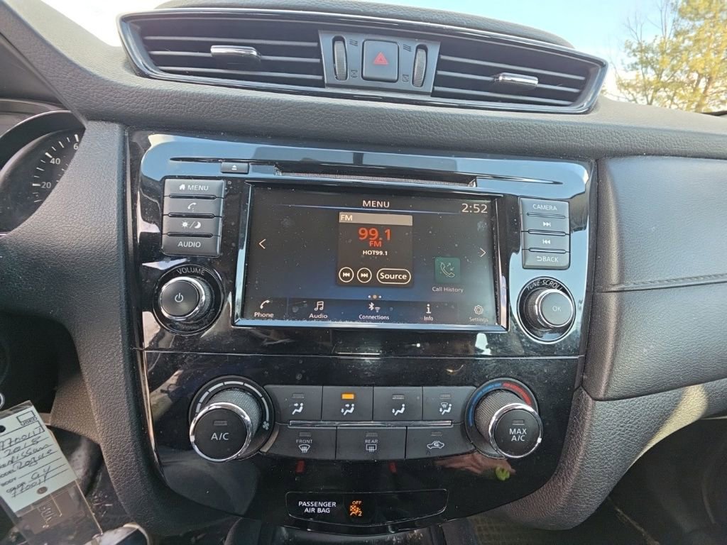 Used 2018 Nissan Rogue S image 16