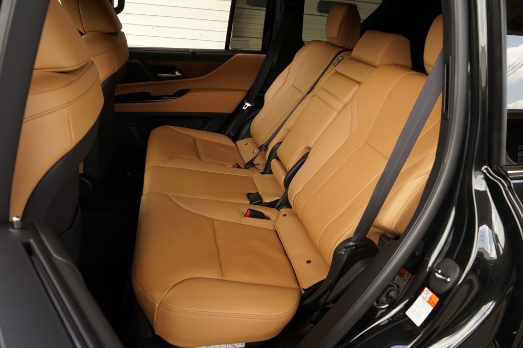 Used 2025 Lexus LX 600 4WD w/ Luxury Package image 25