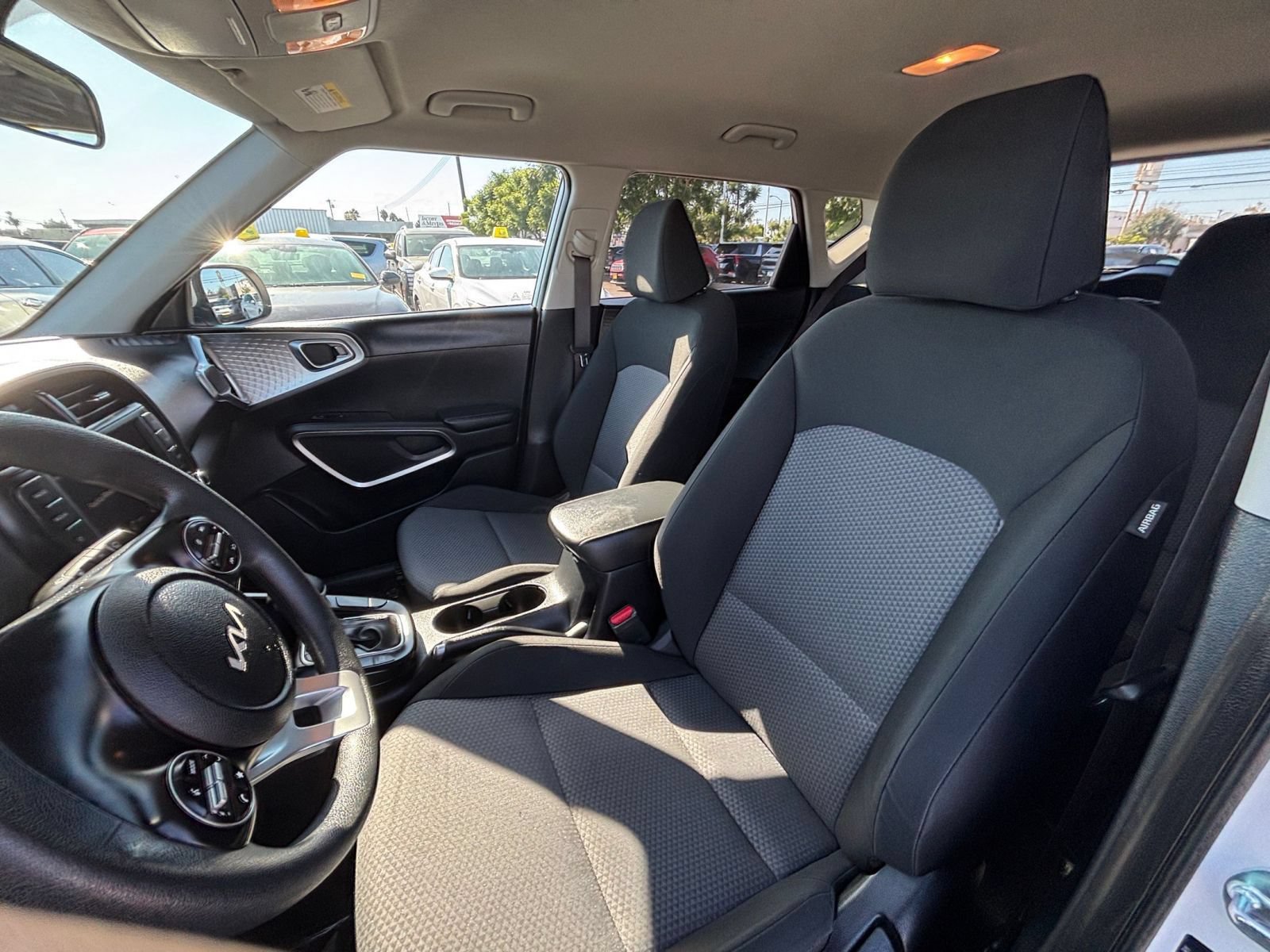 Used 2025 Kia Soul LX w/ LX Technology Package FWD image 22