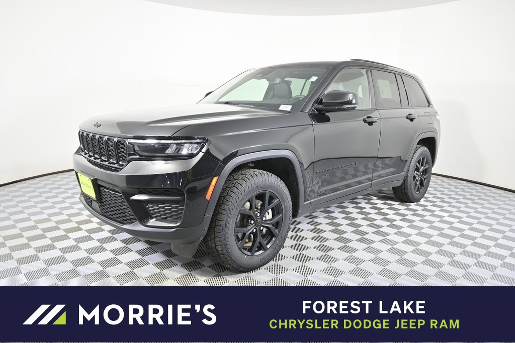 Used 2024 Jeep Grand Cherokee Altitude image 1
