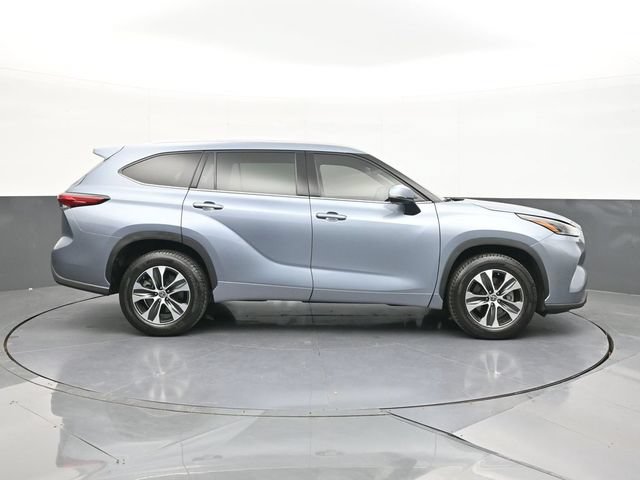 Used 2021 Toyota Highlander XLE FWD image 16