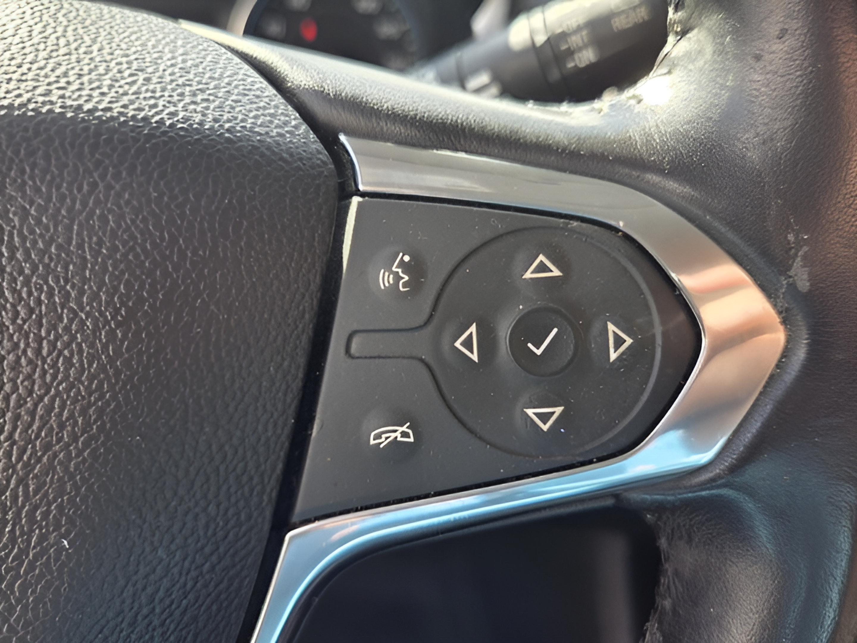 Used 2018 Chevrolet Traverse LT FWD image 24