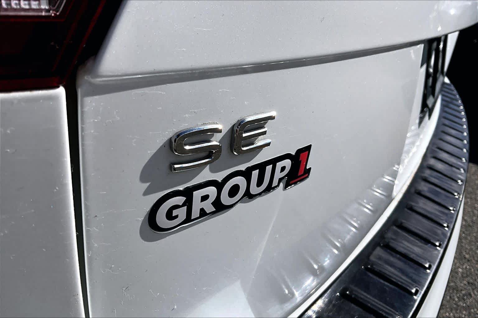 Used 2024 Volkswagen Tiguan SE R-Line AWD/4WD image 10