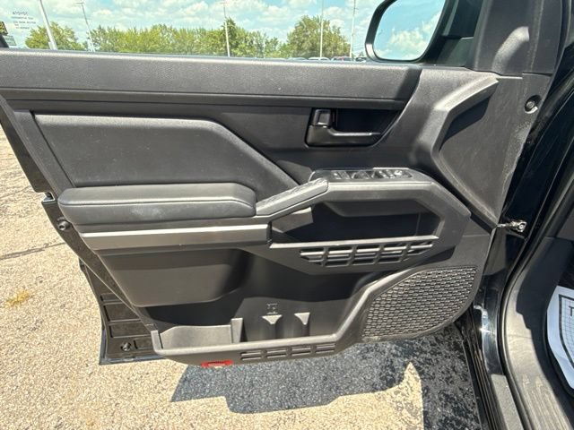 Used 2025 Toyota Tacoma SR5 AWD/4WD image 16