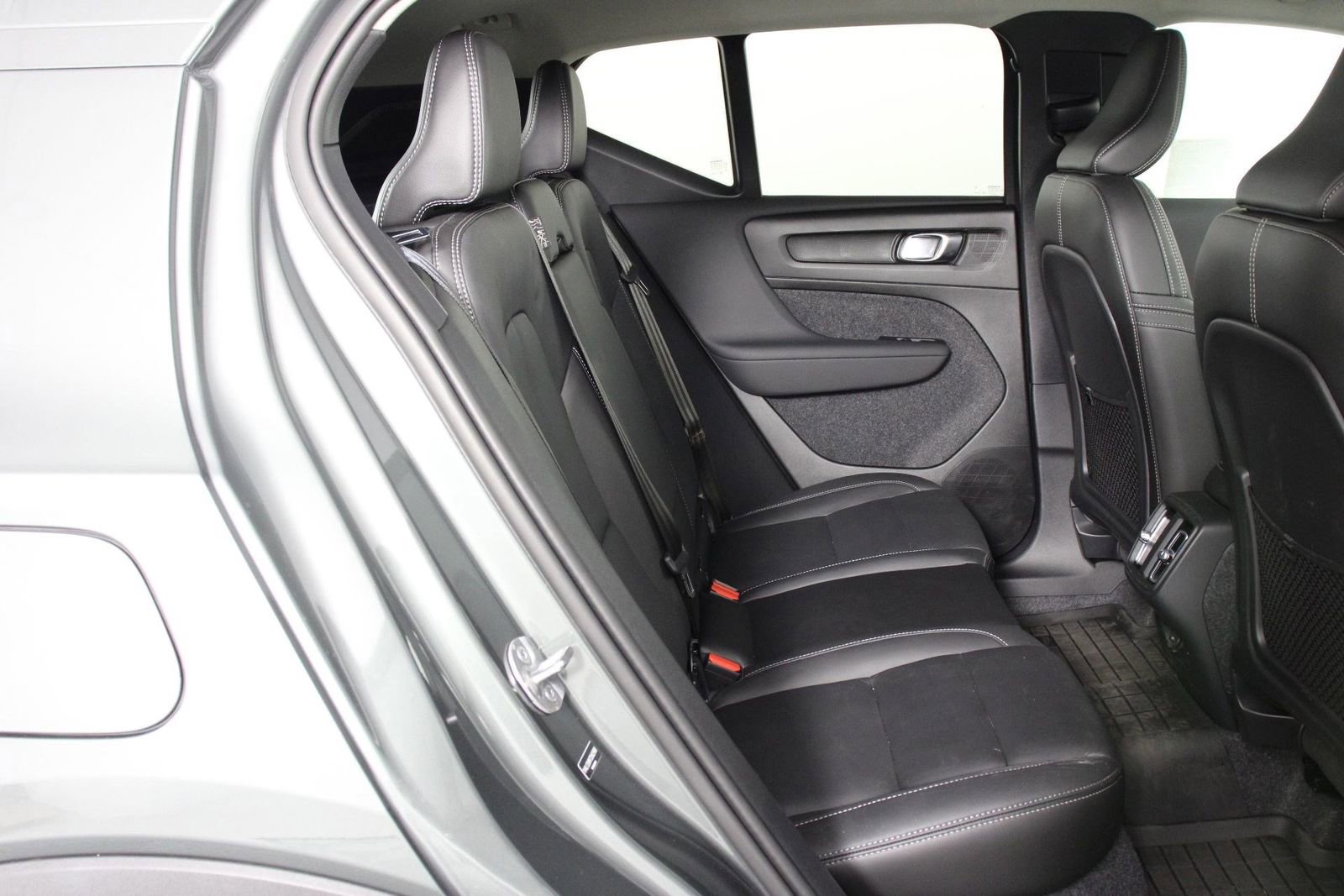 Used 2026 Volvo XC40 B5 Ultra w/ Climate Package AWD/4WD image 30