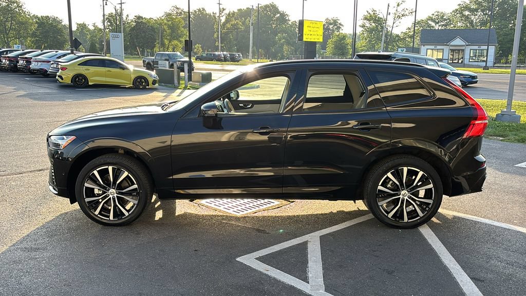 Used 2024 Volvo XC60 B5 Plus w/ Protection Package Premier AWD/4WD image 3