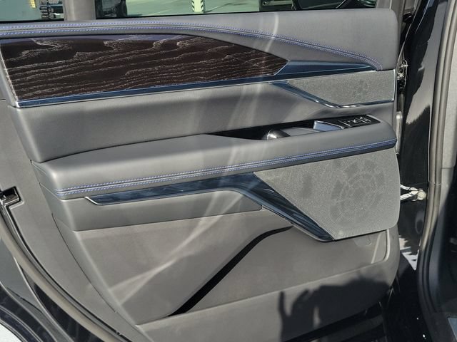 New 2026 Cadillac Escalade IQL Sport 1 w/ LPO, Floor Liner Package AWD/4WD image 21