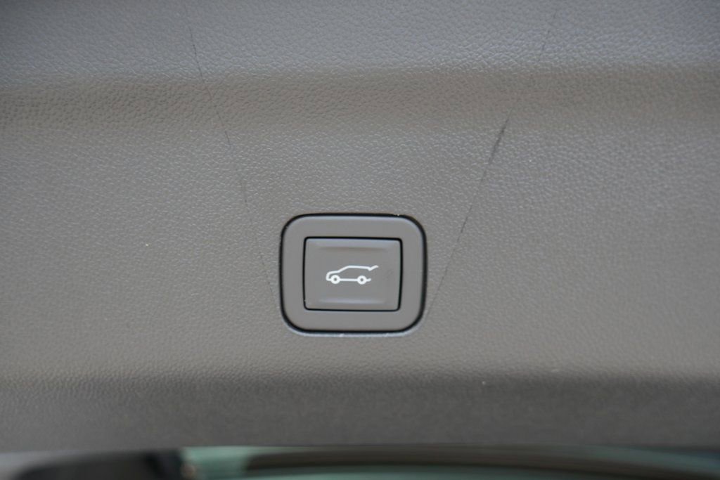 New 2026 Chevrolet Suburban Premier image 32