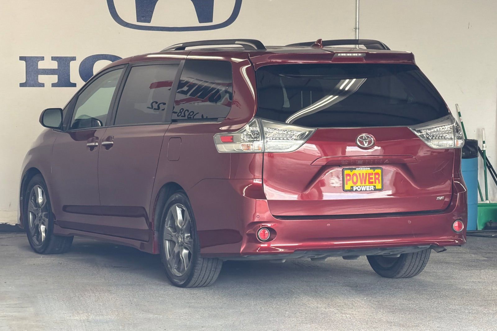 Used 2019 Toyota Sienna SE w/ SE Preferred Package FWD image 5