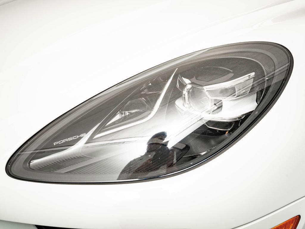 Certified 2021 Porsche Macan S AWD/4WD image 12