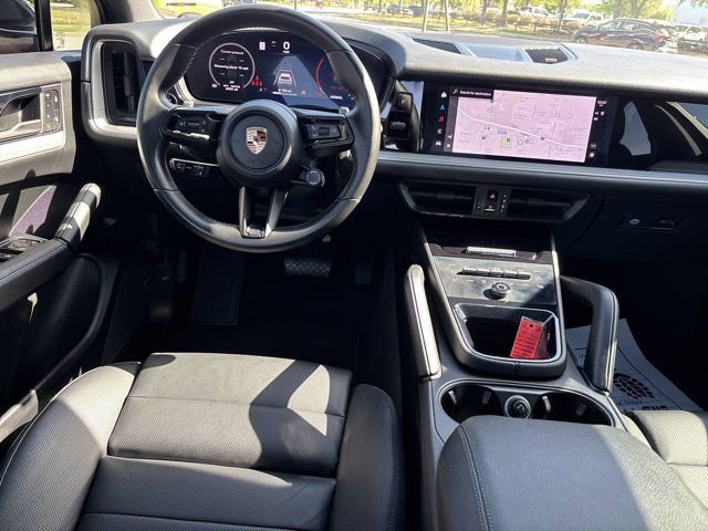 Used 2025 Porsche Cayenne AWD/4WD image 17