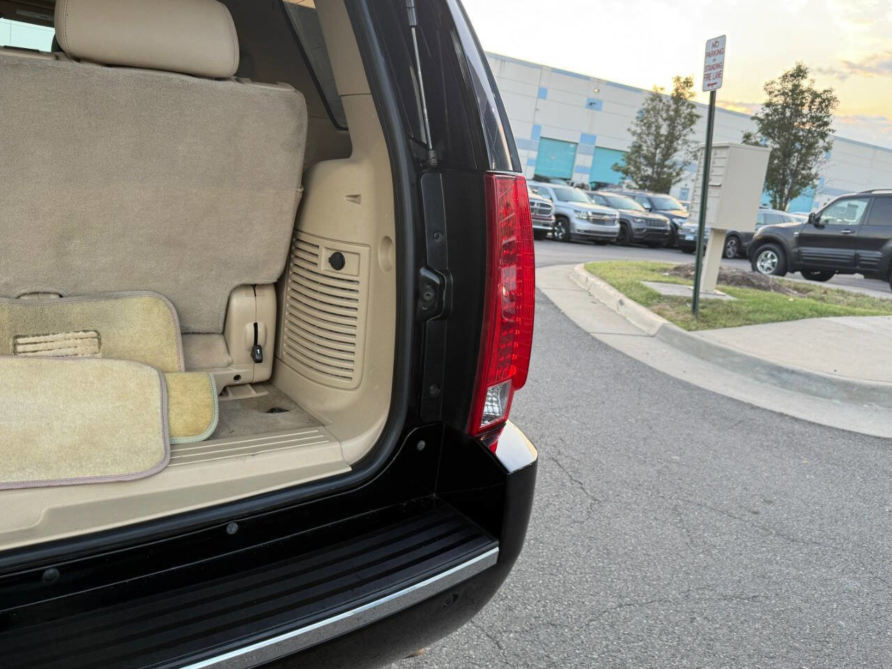 Used 2012 Cadillac Escalade Luxury image 34