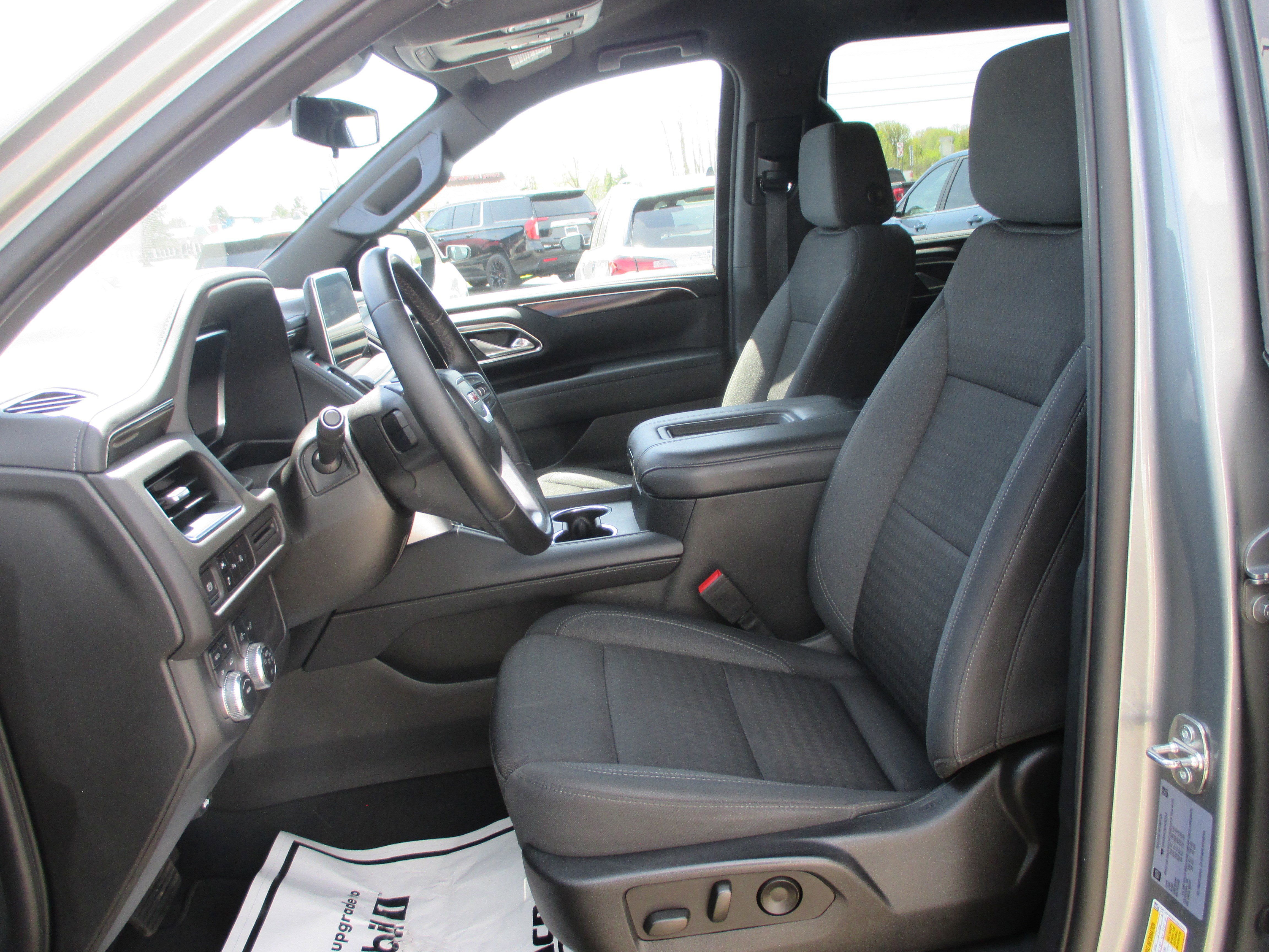 Used 2023 GMC Yukon SLE w/ Gmc Pro Safety Plus Package AWD/4WD image 17