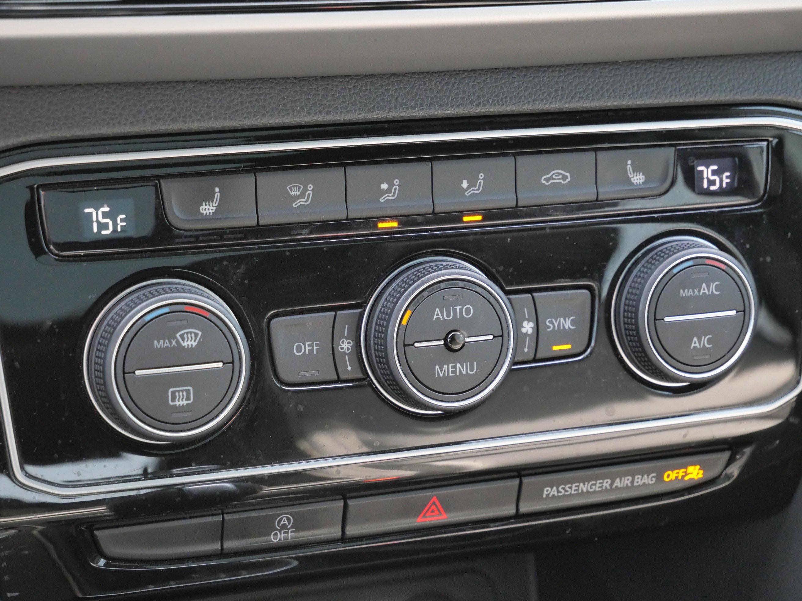 Certified 2021 Volkswagen Atlas Cross Sport SEL R-Line w/ Cross Sport MDO Package AWD/4WD image 24