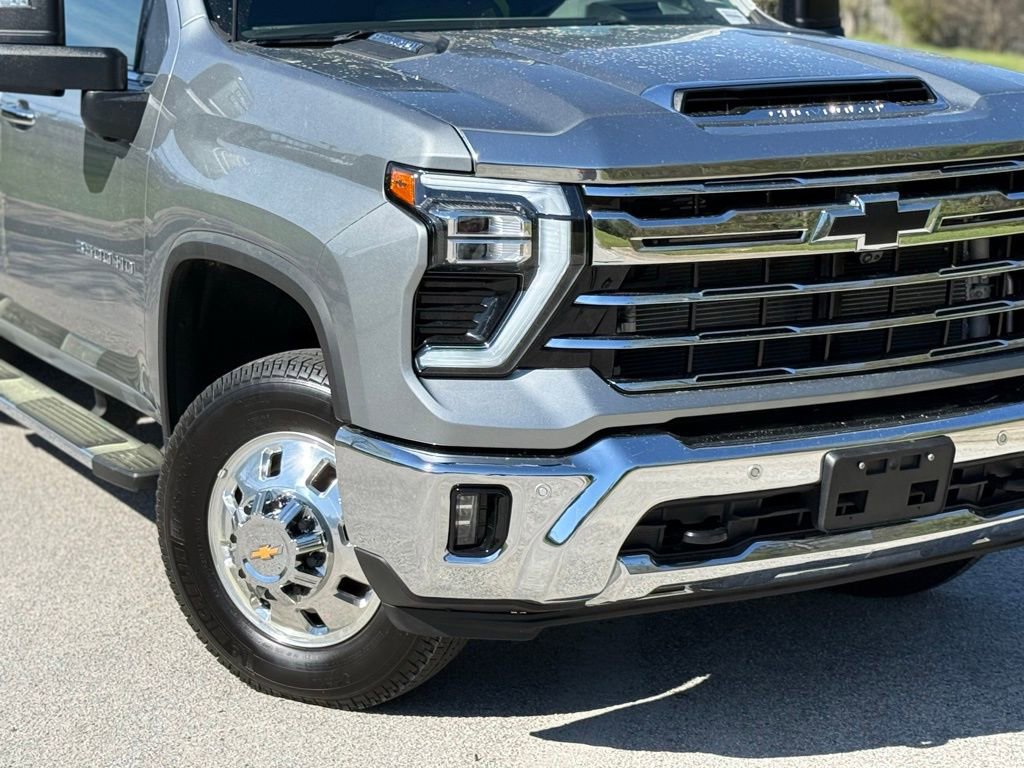 Used 2024 Chevrolet Silverado 3500 LTZ w/ LTZ Plus Package image 8