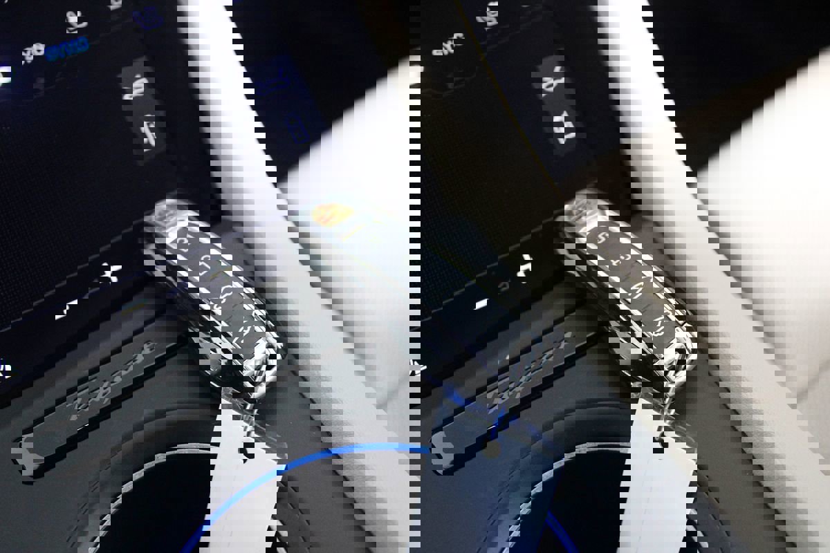 Used 2022 Porsche Taycan image 30