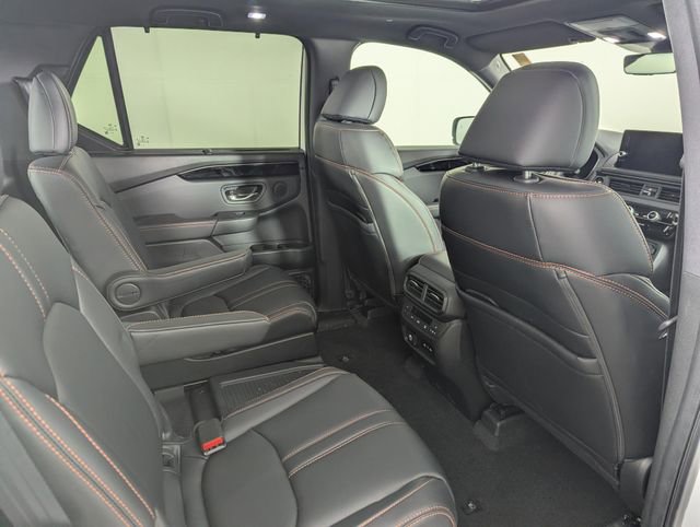 Used 2025 Honda Pilot TrailSport image 21