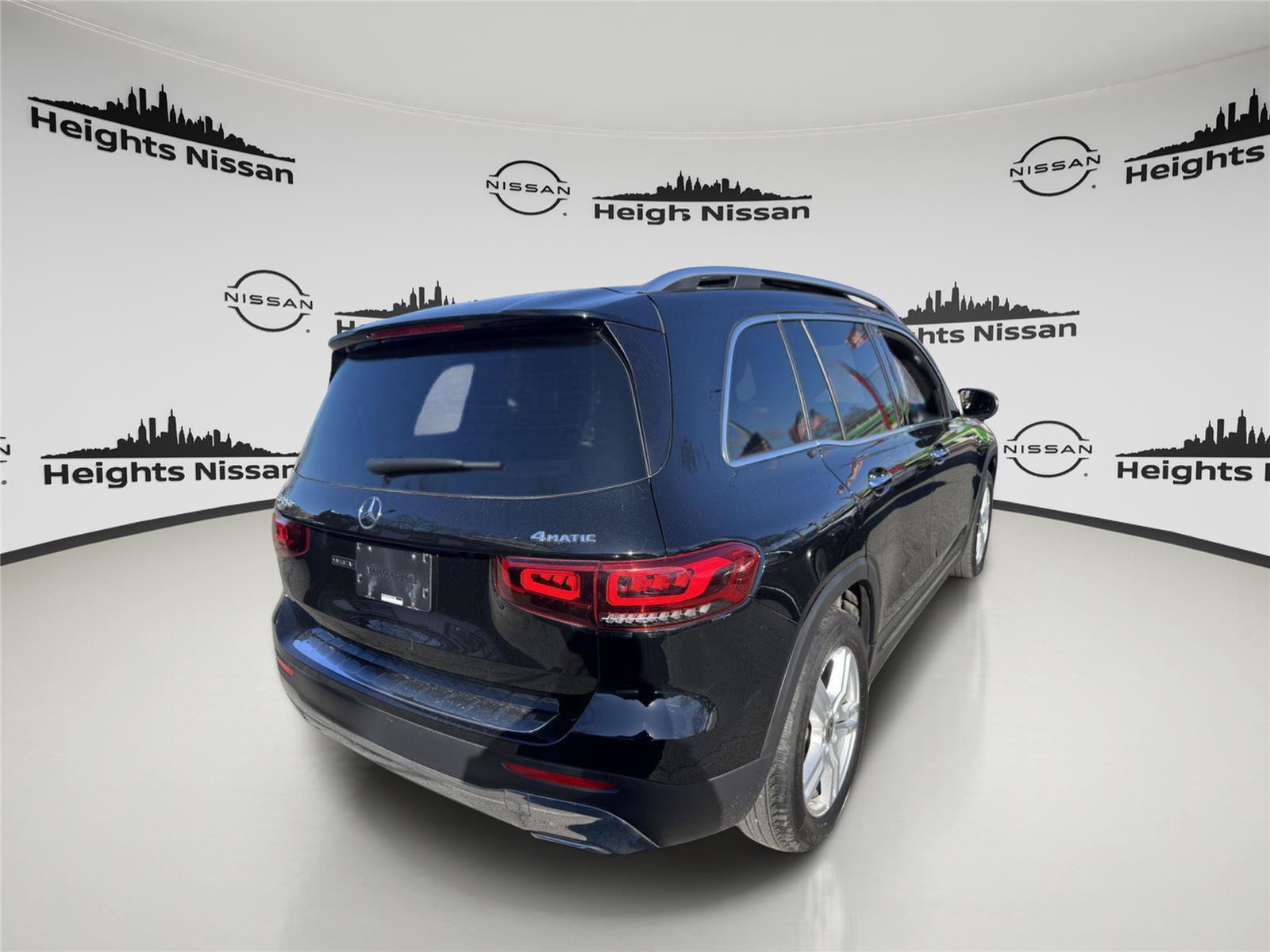 Used 2023 Mercedes-Benz GLB 250 4MATIC w/ Premium Package image 10