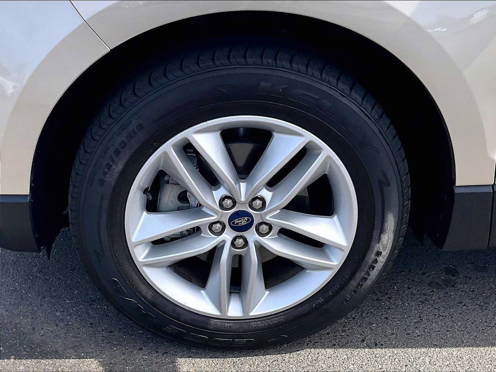 Used 2018 Ford Edge SEL FWD image 12