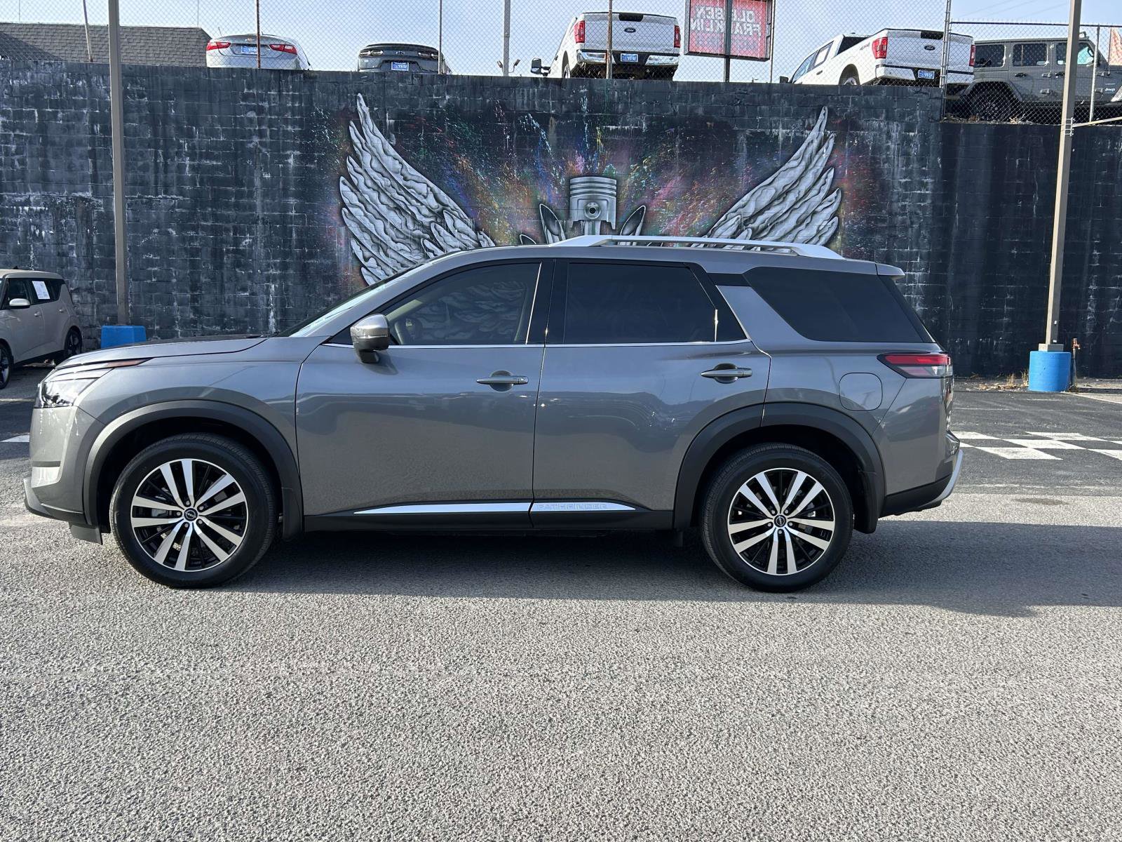 Used 2025 Nissan Pathfinder Platinum w/ Cargo Package image 6