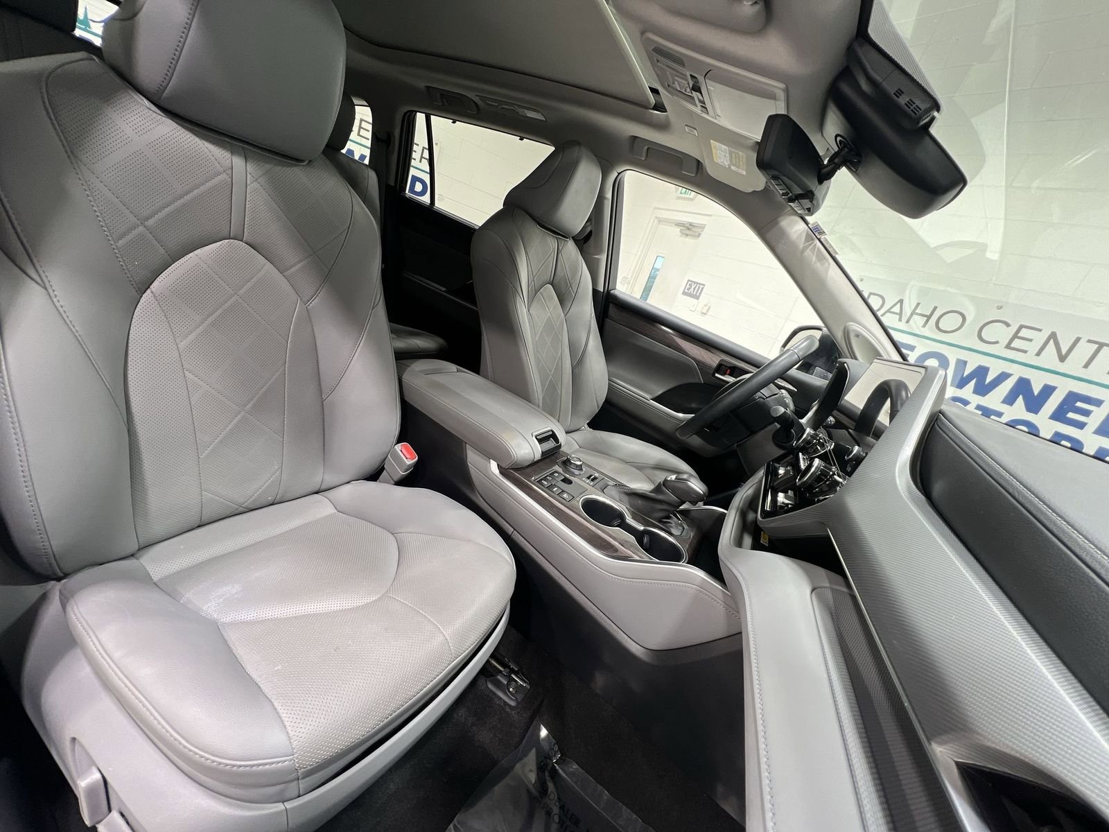 Used 2023 Toyota Highlander Platinum image 25