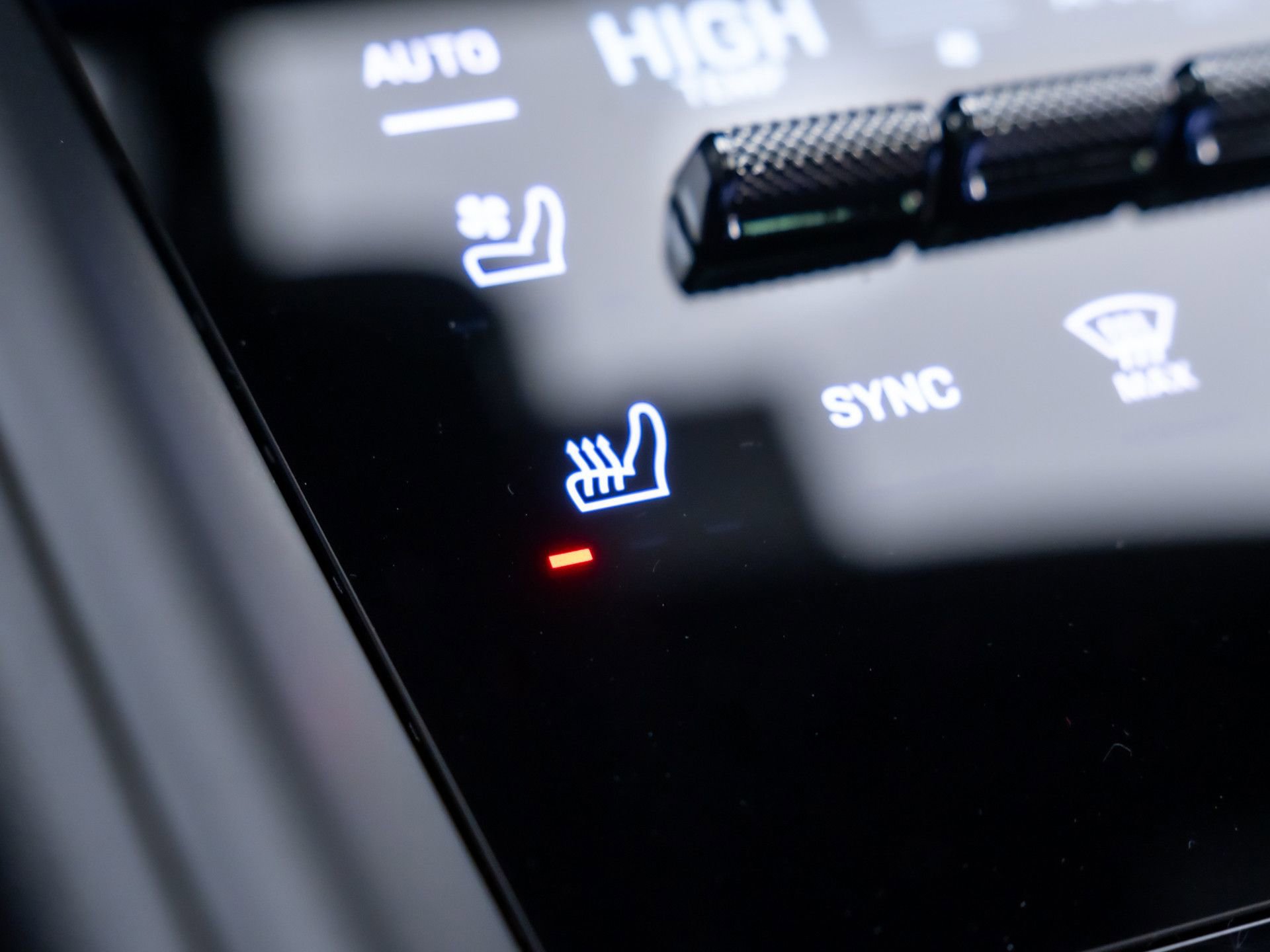 Certified 2025 Porsche Macan 4 Electric image 27