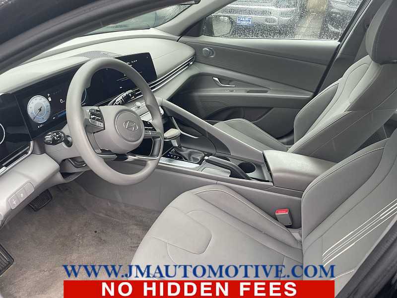 Used 2024 Hyundai Elantra SEL FWD image 2
