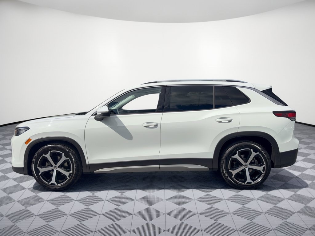 Used 2026 Volkswagen Tiguan SE FWD image 2