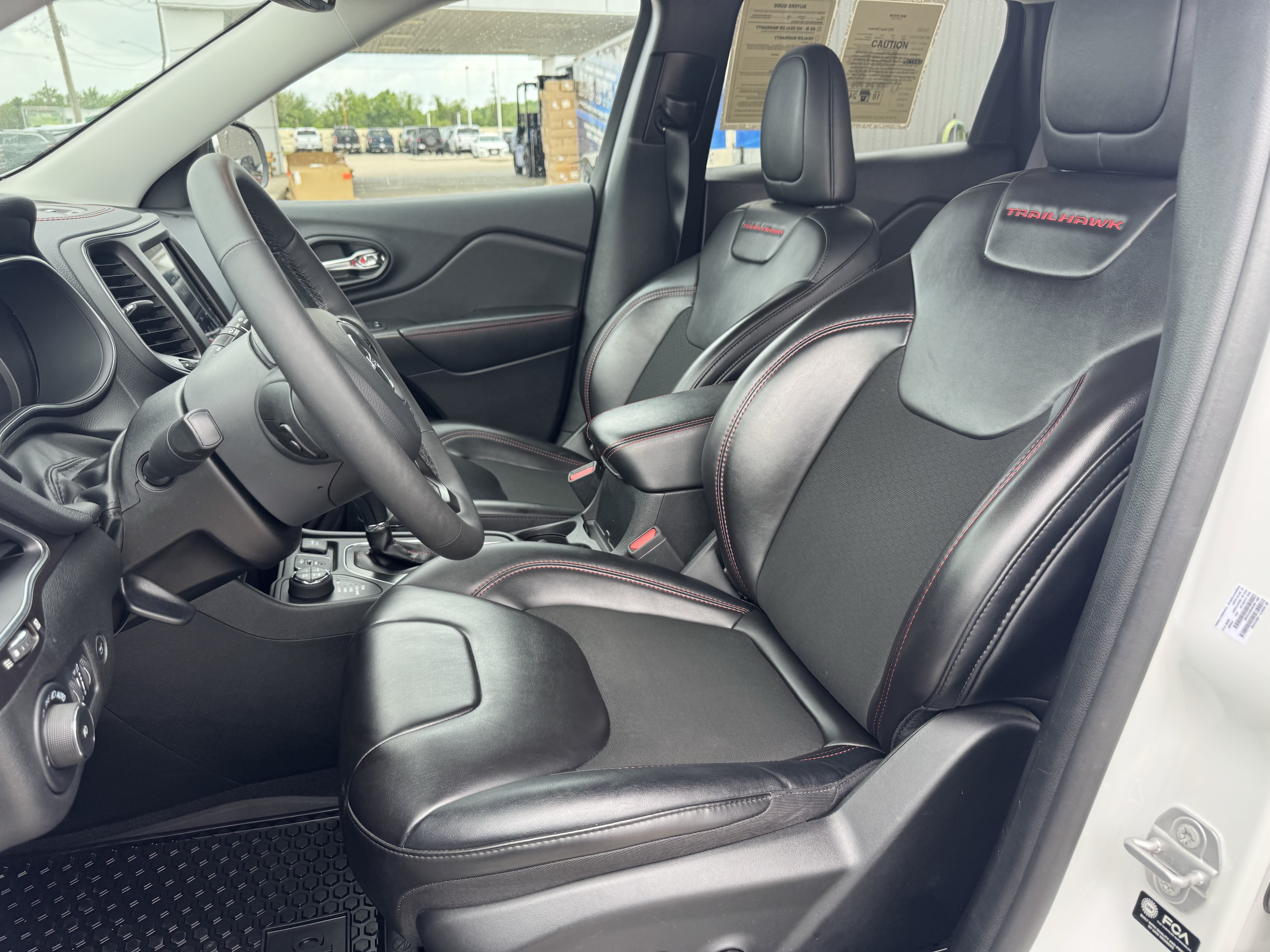 Used 2022 Jeep Cherokee Trailhawk w/ Comfort/Convenience Group AWD/4WD image 27
