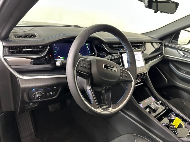 Used 2023 Jeep Grand Cherokee Trailhawk w/ Luxury Tech Group III AWD/4WD image 13