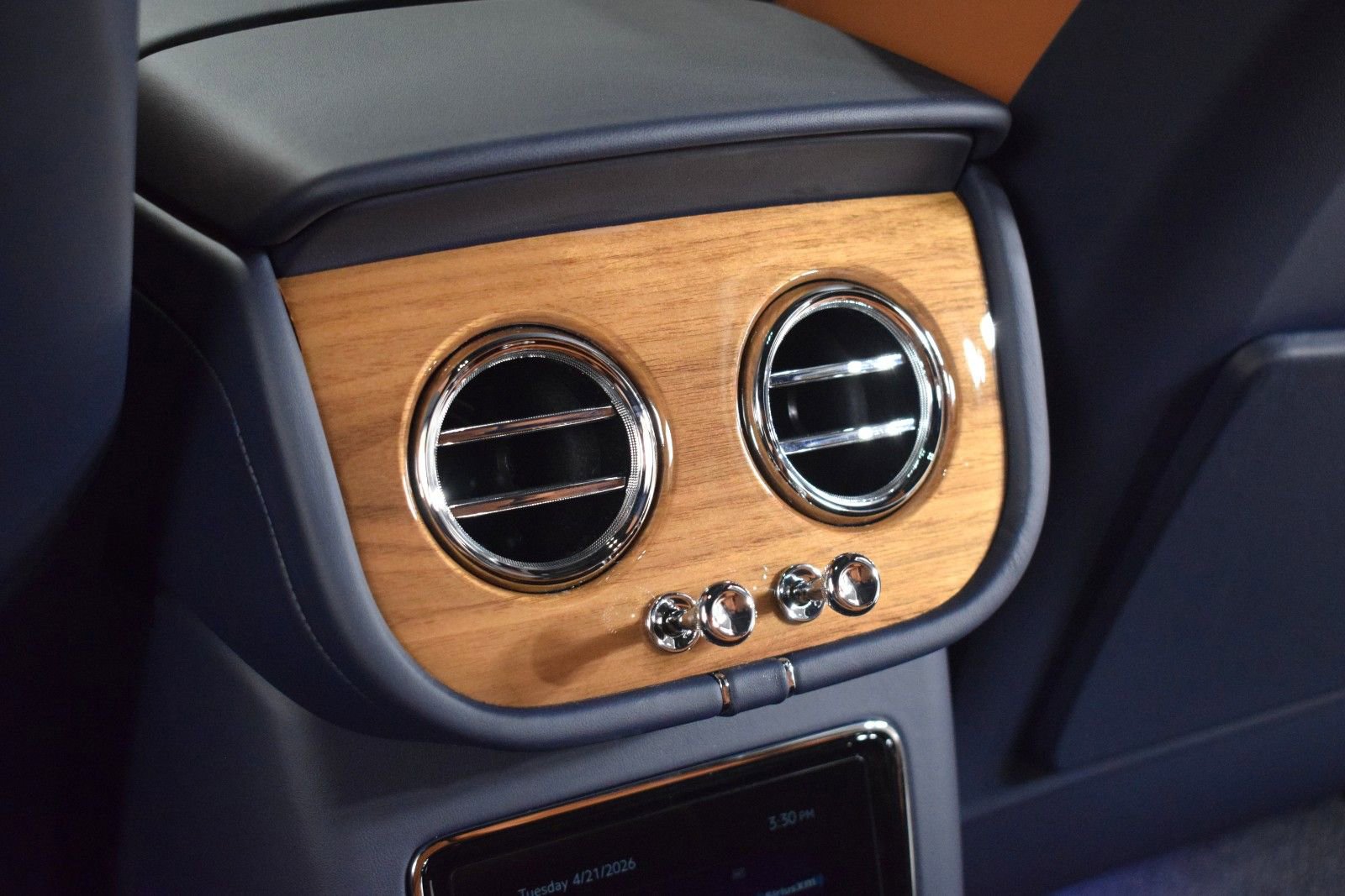 New 2026 Bentley Bentayga AWD/4WD image 22